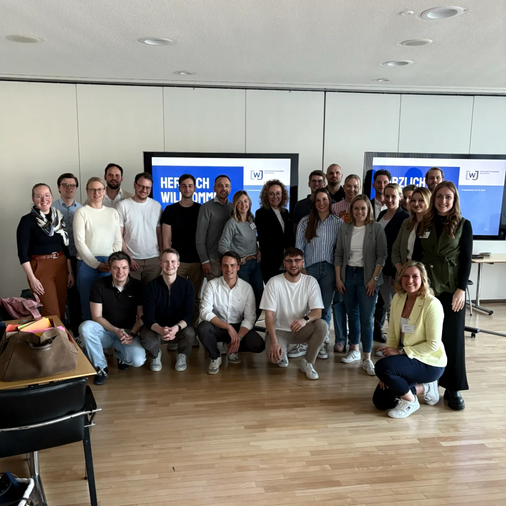 Gruppenbild der Wirtschaftjunioren Osnabrückbei einem Teammeeting