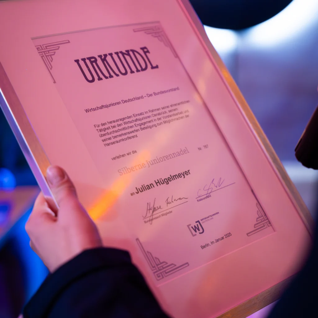 Nahaufnahme einer Urkunde der Wirtschaftjunioren